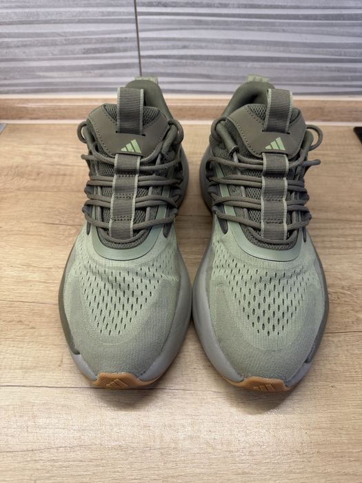 Продам чоловічі кросівки Adidas Alphaboost