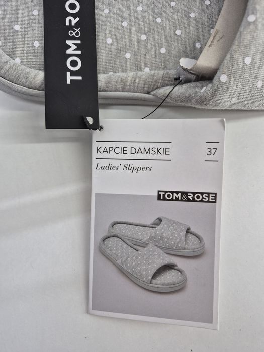 Nowe kapcie damskie w kropki 37