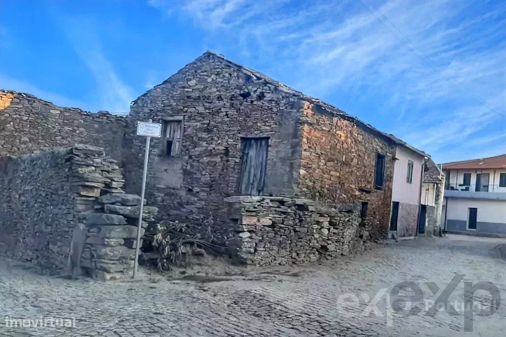 Casa de pedra em São Salvador, Mirandela