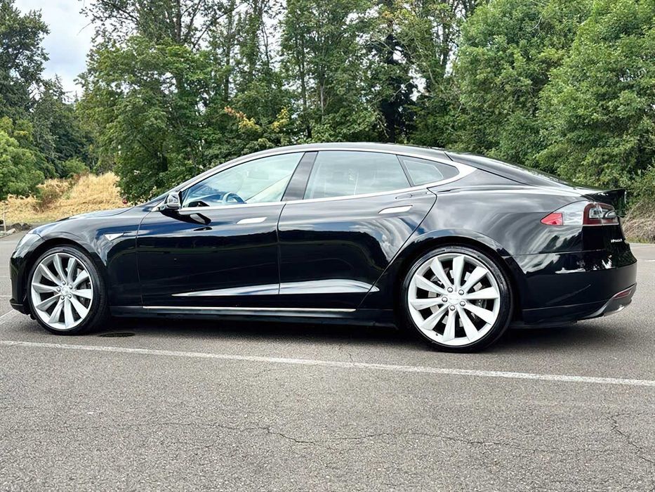 Tesla Model S      2015