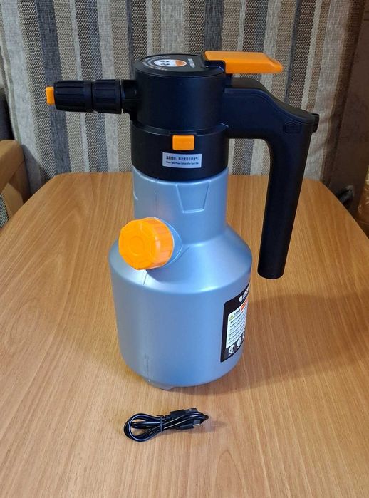 Аккумуляторный пеногенератор для мойки авто