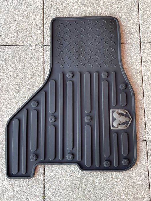 Nowe oryginalne maty gumowe MOPAR do Dodge RAM 1500 2500 3500 Brązowe