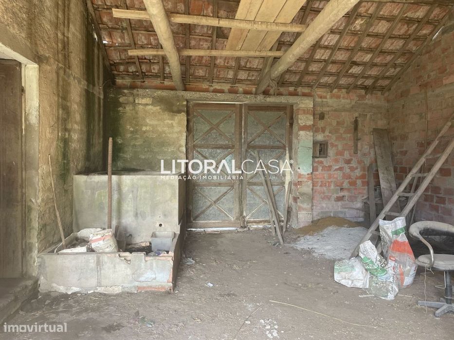 Moradia T3 para Recuperar com Terreno de 730 m² – A Poucos Minutos