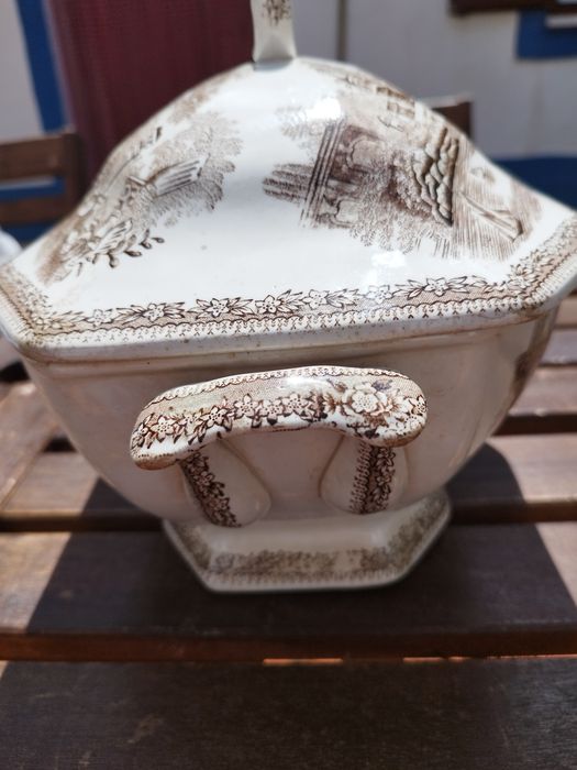 Terrina da Real Fábrica de Sacavém