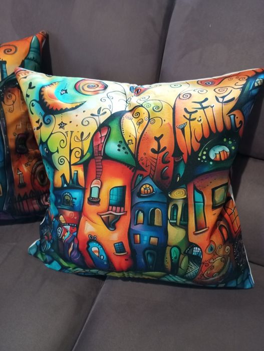 Декоративні наволочки на диванні подушки