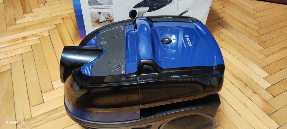 Моющий пылесос Bosch AquaWash & Clean Serie 4