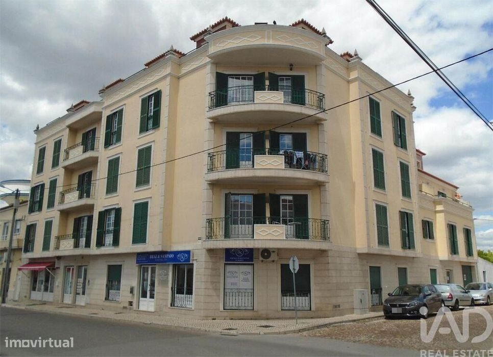 Apartamento T2 em Almeirim de 163,00 m2