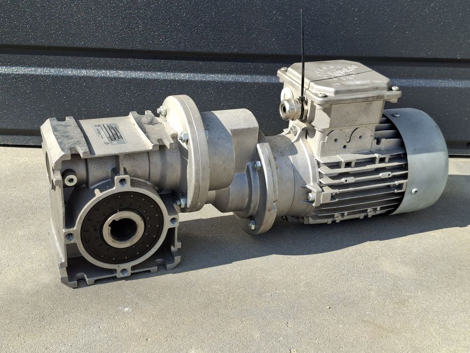 Motoreduktor kątowy 0.12kw. 8,9obr./min.. Nord