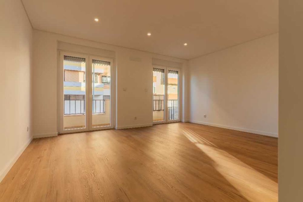 Apartamento T3 totalmente remodelado e com garagem - Santarém