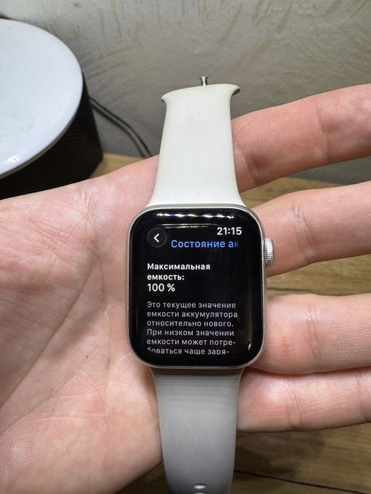 Apple watch  SE 2 40 mm акб 100 % гарний  стан