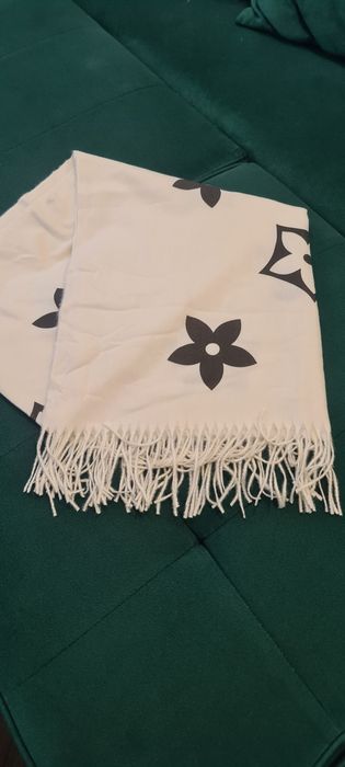 Milutki Biały szalik