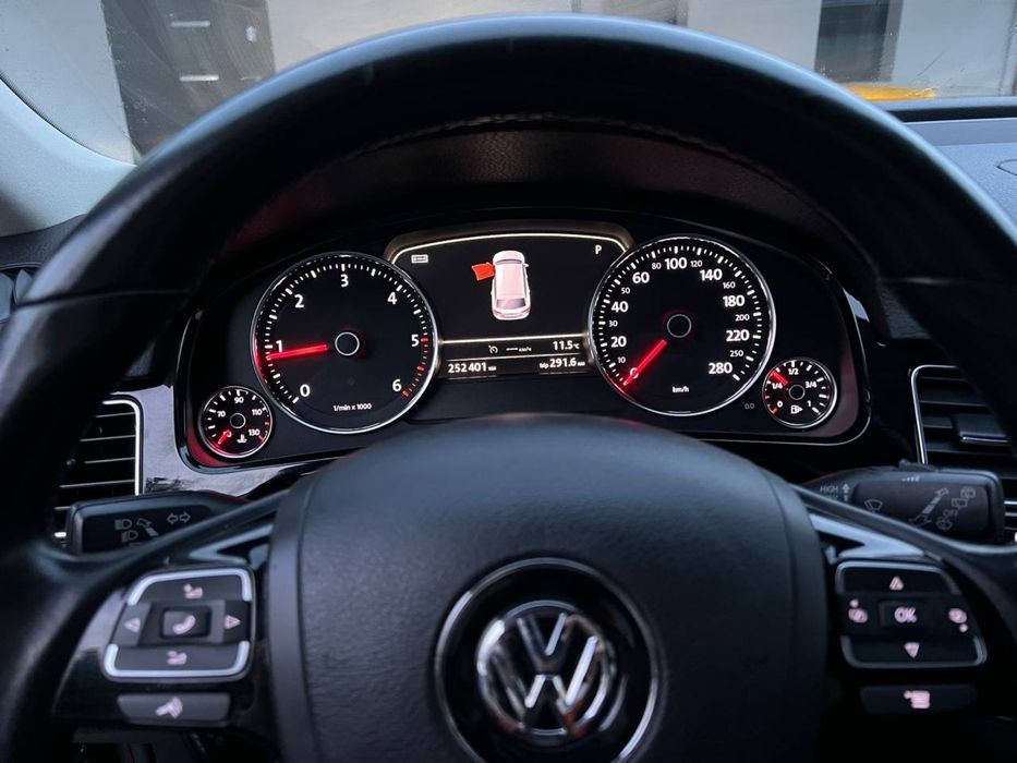 Продам Volkswagen Touareg 2015