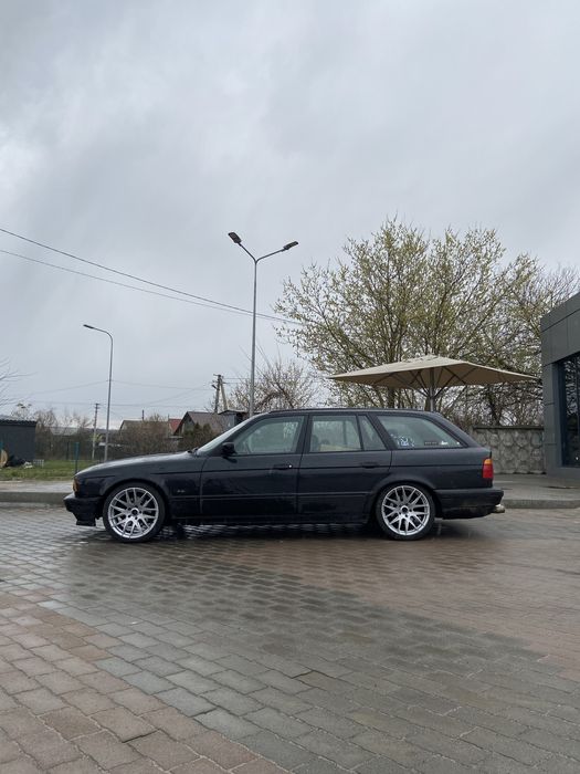 Дві BMW E34 touring m50