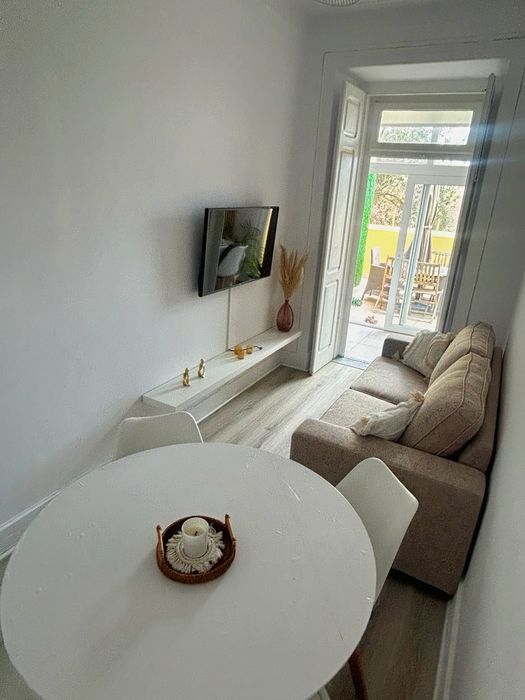T2 Mobilado com Terraço | Campolide / Sete Rios | Remodelado | Entrada Imediata | 1400€