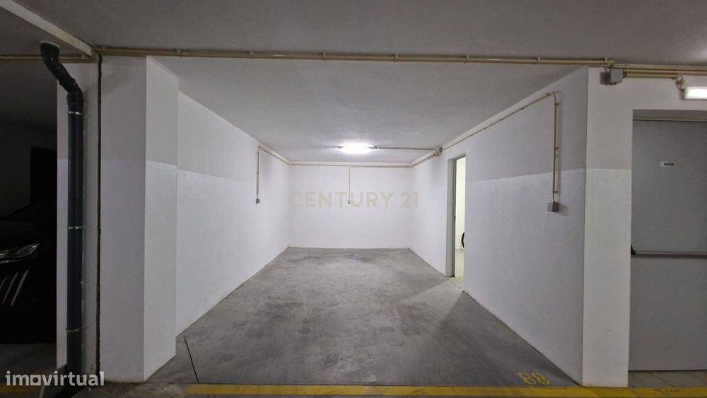 Garagem com arrumo fechado em Viseu