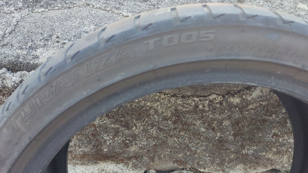 Vende-se pneus Bridgestone 215/40R18