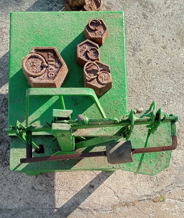 Balança antiga com pesos