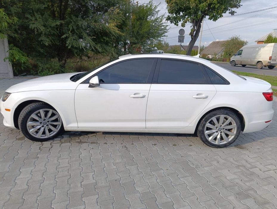 Audi A4 2017 2.0 TFSI — Идеальное состояние!