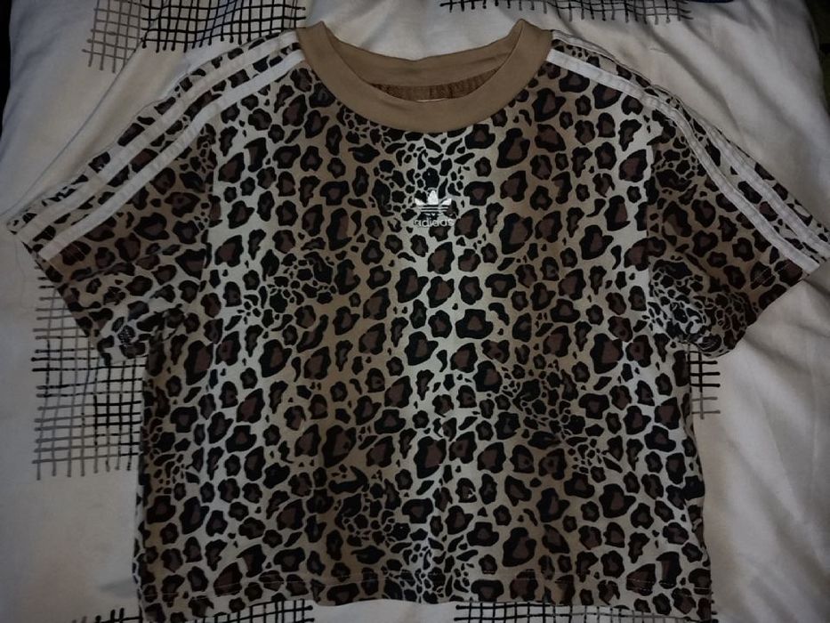 Футболка adidas кропнута з леопардовим принтом