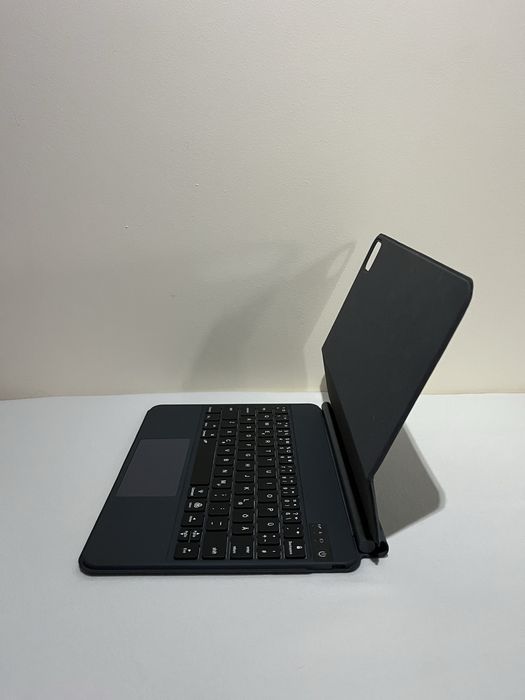 Klawiatura do iPad 10.9 / iPad Pro 11 (b. dobry stan)