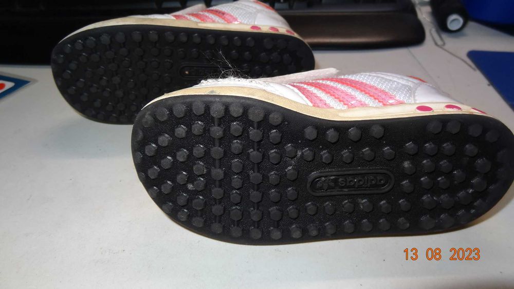 Buty ADIDAS w rozmiarze 23  1/2 stan jak na zdjęciach.