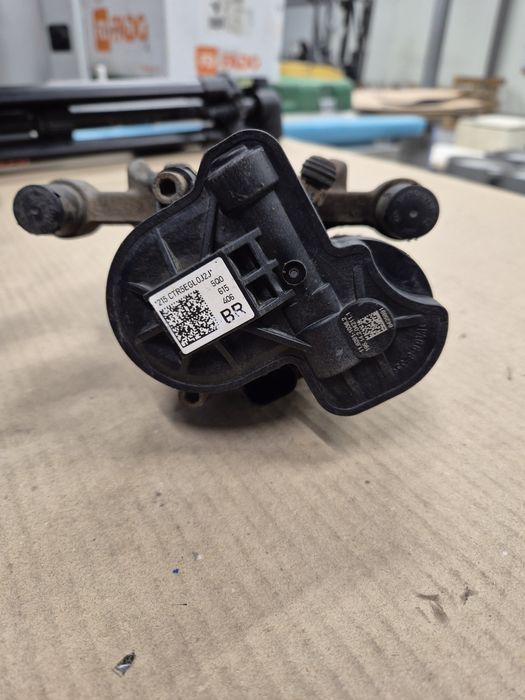 Мотор привода тормозного супорта заднього 5Q0615406VAG