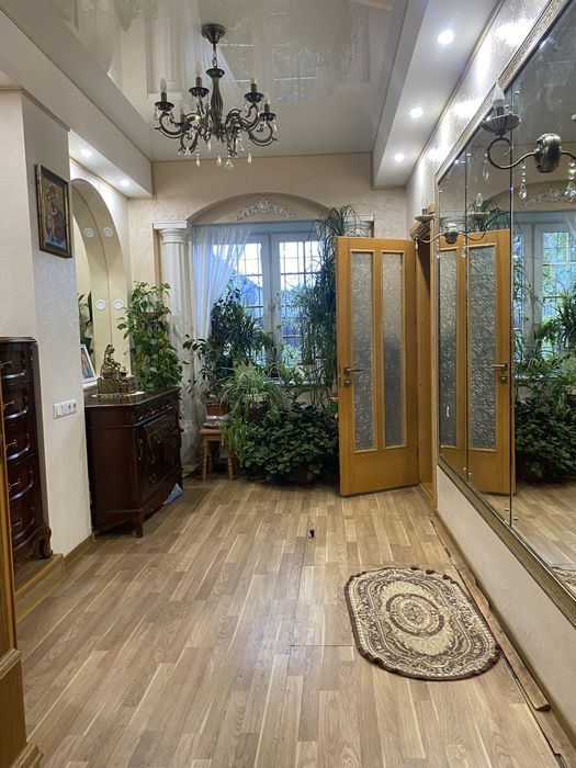 Продам будинок центр