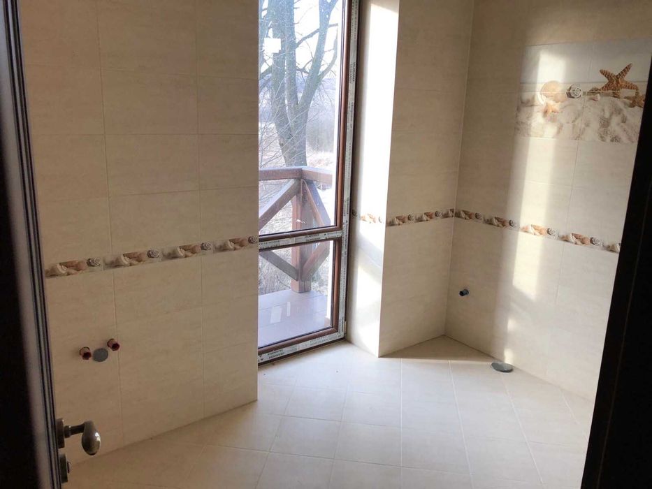 Будинок з ремонтом близько Львова