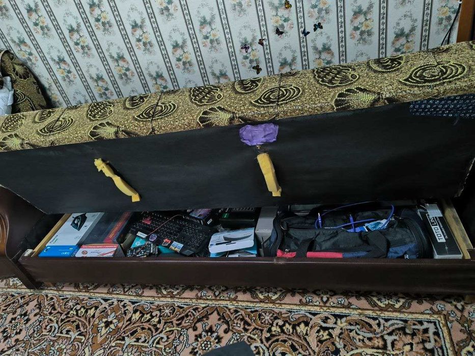 Диван + 2 кресла + 2 табуретки