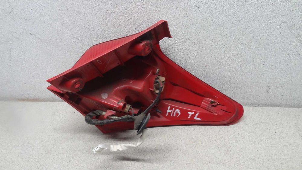 Toyota auris II 12-15 HB lampa tył lewa