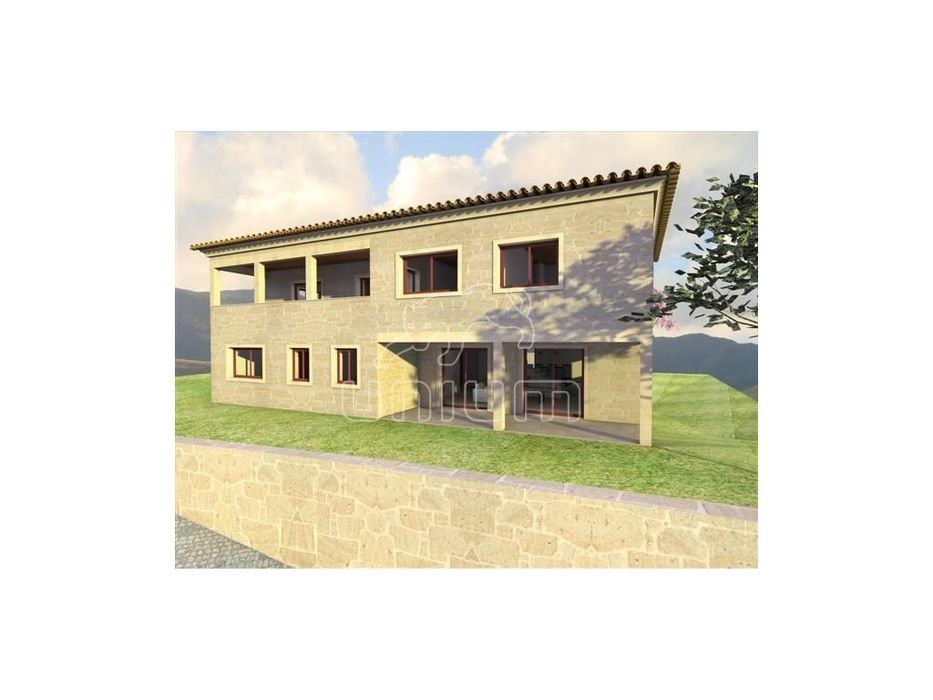 Moradia em pedra T4 - São Pedro Arcos