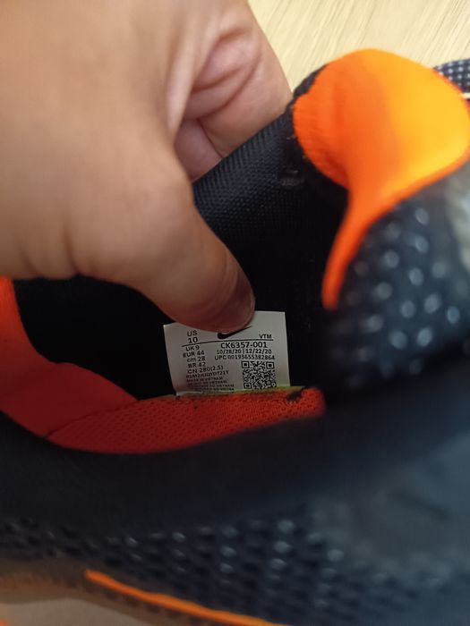 Tênis Nike pretos .