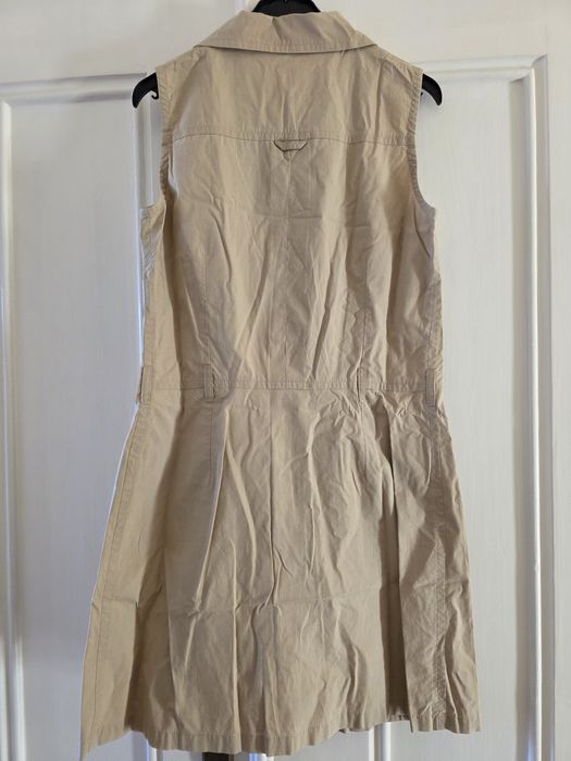 Vestido bege com bolsos