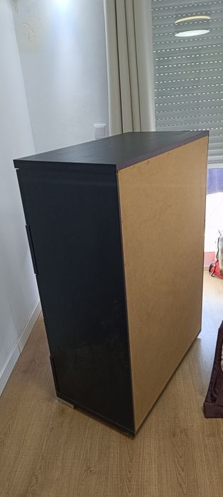 Cómoda em preto para quarto