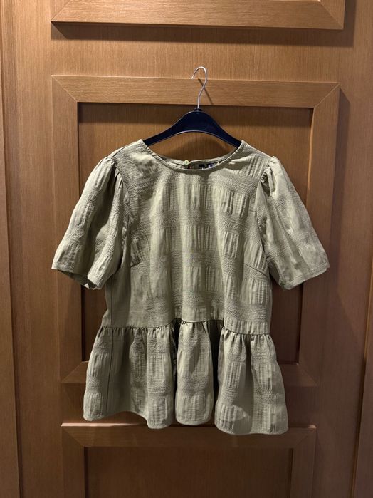 Блузка Vero Moda оливкова з баскою, розмір S