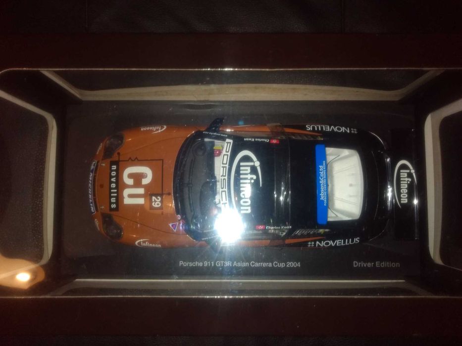 AutoArt 1:18 Porsche 911 GT3R Infineon Asian Carrera Cup - Novo