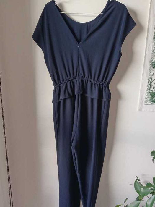 Granatowy kombinezon