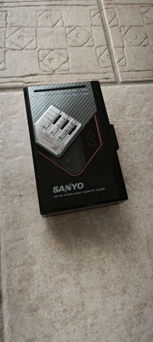 SANYO MGR77 Stereo Cassette Player Portátil com Rádio AM FM