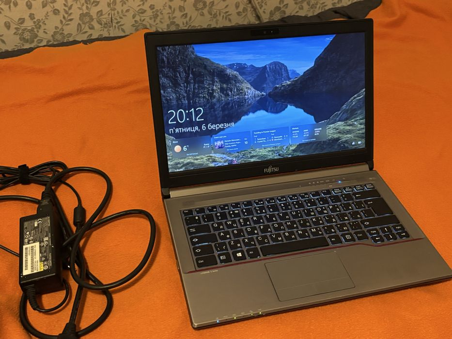 Ноутбук Fujitsu Lifebook E744