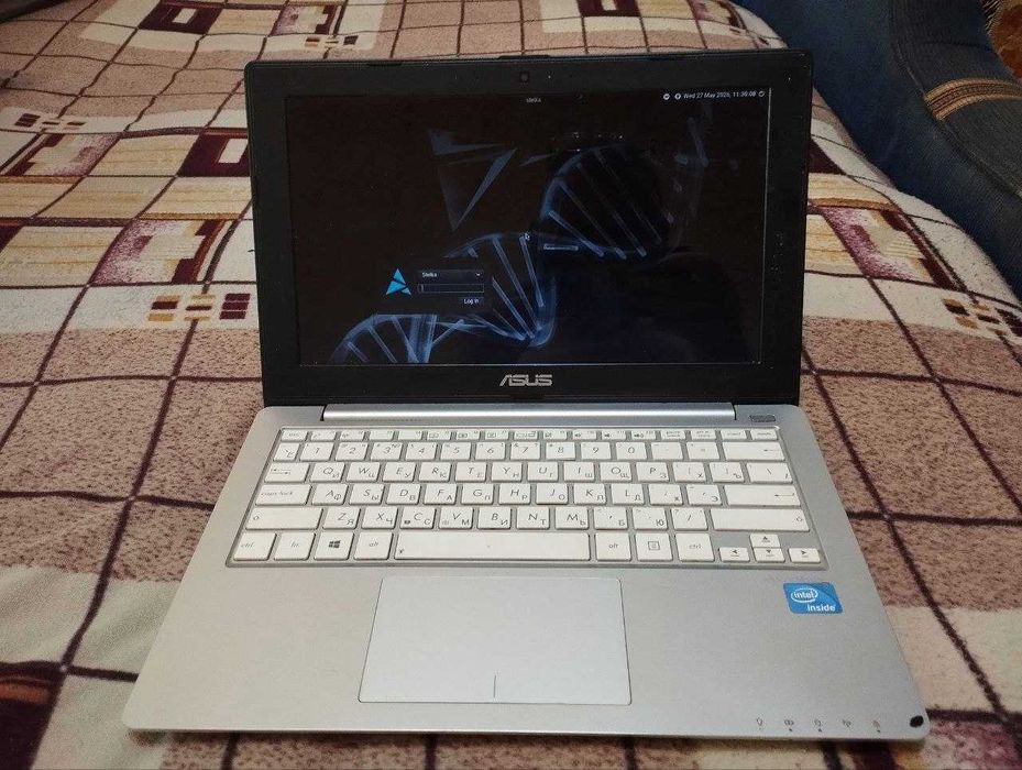 ASUS X201E (X201E-KX002D) White + Зарядка + Нюанс