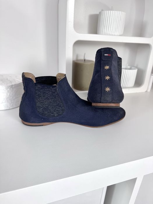 Skórzane zamszowe botki sztyblety Tommy Hilfiger 39