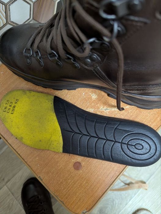 Черевики Lowa Mountain Boot GTX 42р