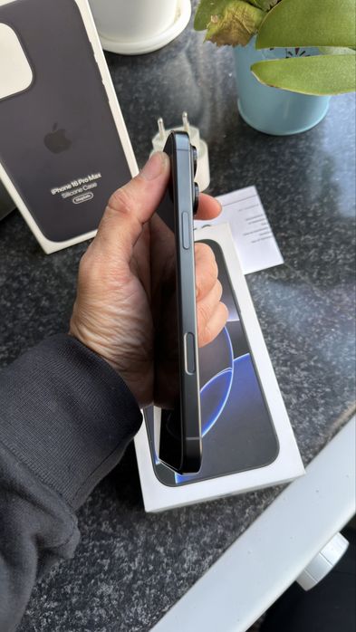 Vendo iPhone 16 Pro Max 256GB [NOVO C/GARANTIA]