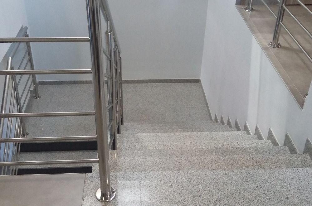 Schody wewnętrzne granitowe strzegom stopnica