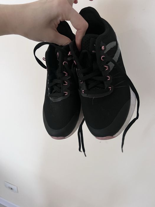 Віддам литячі кросівки