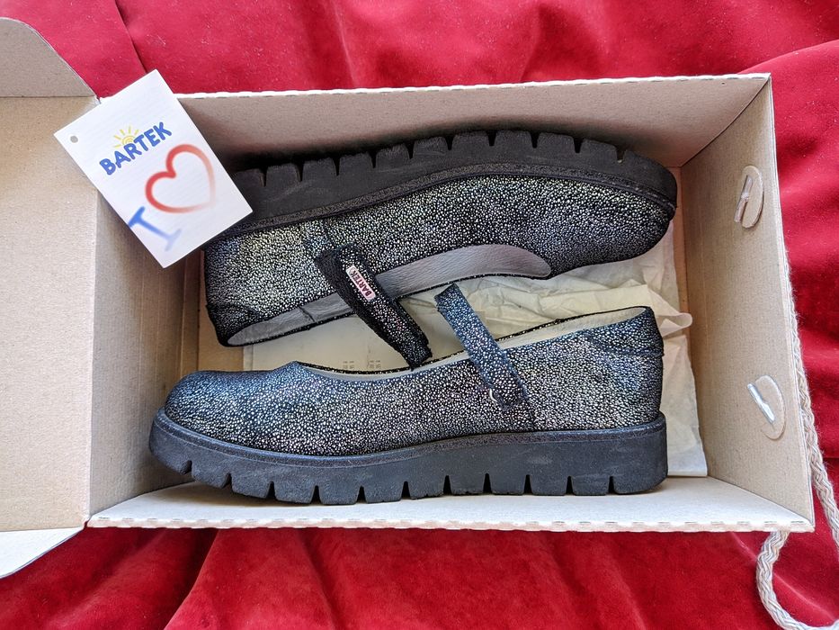 Почти новые Туфли BARTEK 35р., кожаные с сверкающим переливом