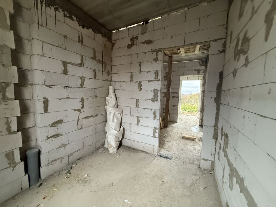 Продам двох поверховий будинок