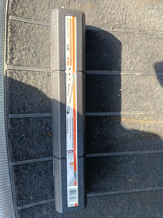 Klucz dynamometryczny 1/2” 40–210 Nm + nasadki – komplet
Sprzedam kluc