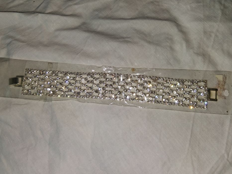 Біжутерія по 100 грн.