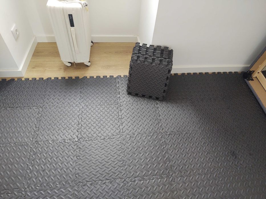 Tatame 1cm de espessura por 31cmx31cm dos lados 97 peças disponíveis
